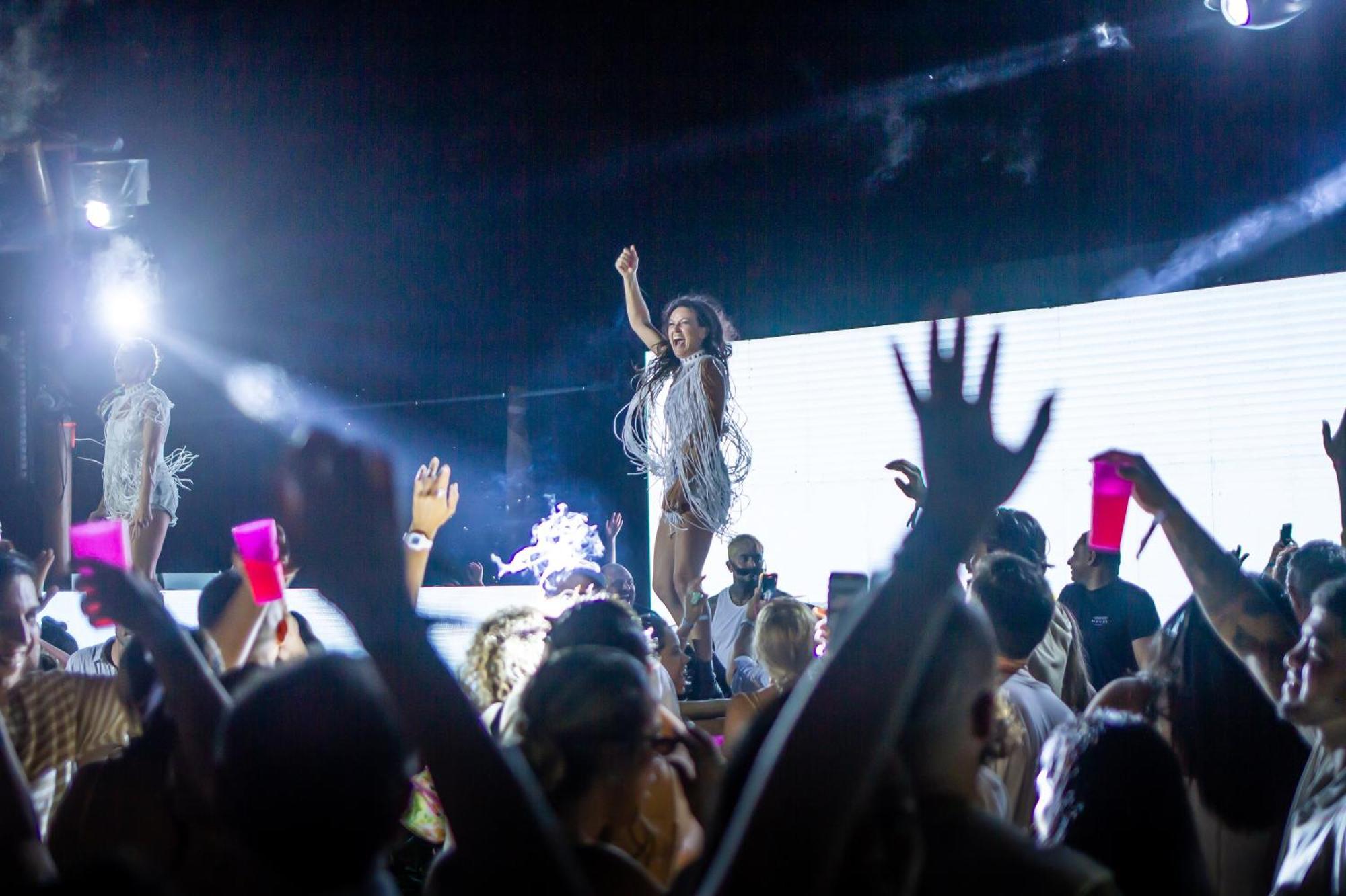 Café Jeri Hotel Jijoca de Jericoacoara Exterior foto Rihanna performing "Work" at the 2016 Coachella Valley Music and Arts Festival