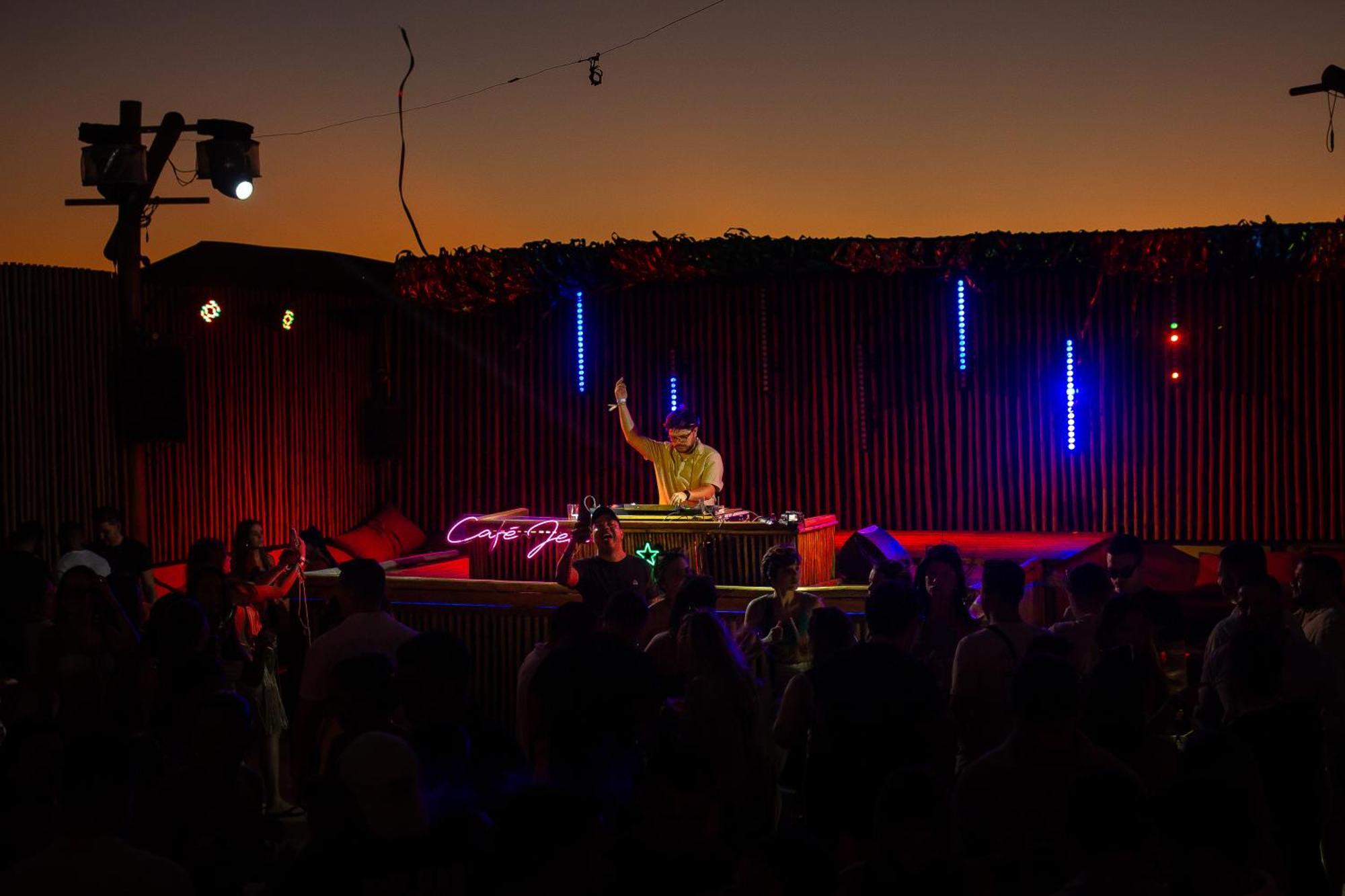 Café Jeri Hotel Jijoca de Jericoacoara Exterior foto DJ performing at the 2011 festival